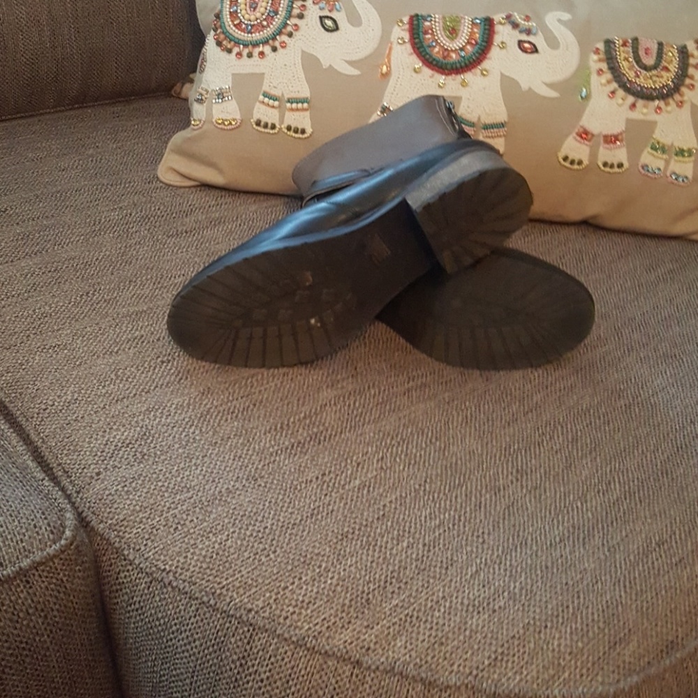Boots - Picture 3 of 4